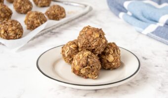 no bake dog treats on a plate and a tray.