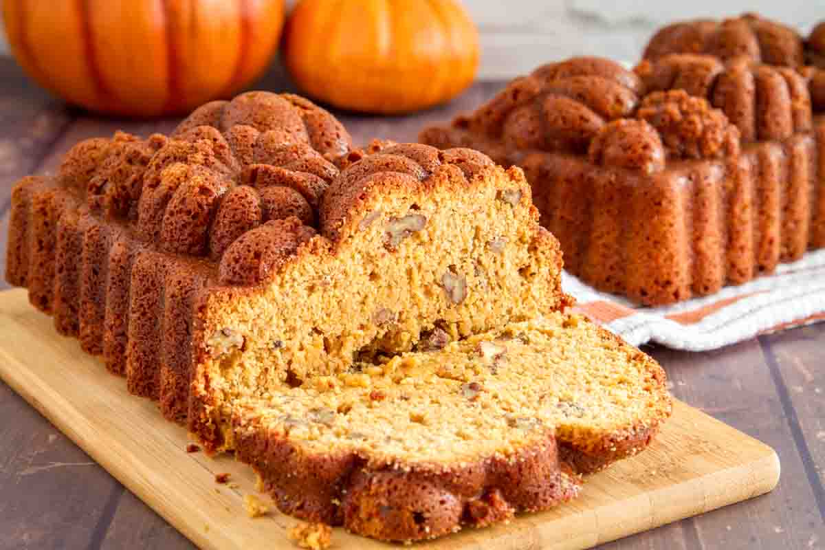 Pumpkin bread with nuts and pumpkins.