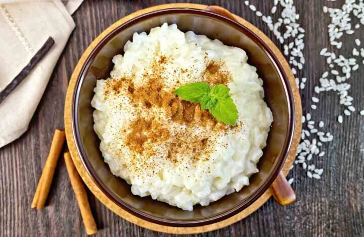 A bowl of rice pudding with cinnamon.