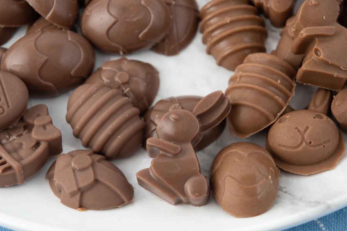 Homemade Easter dog treats in two flavors and different shapes.