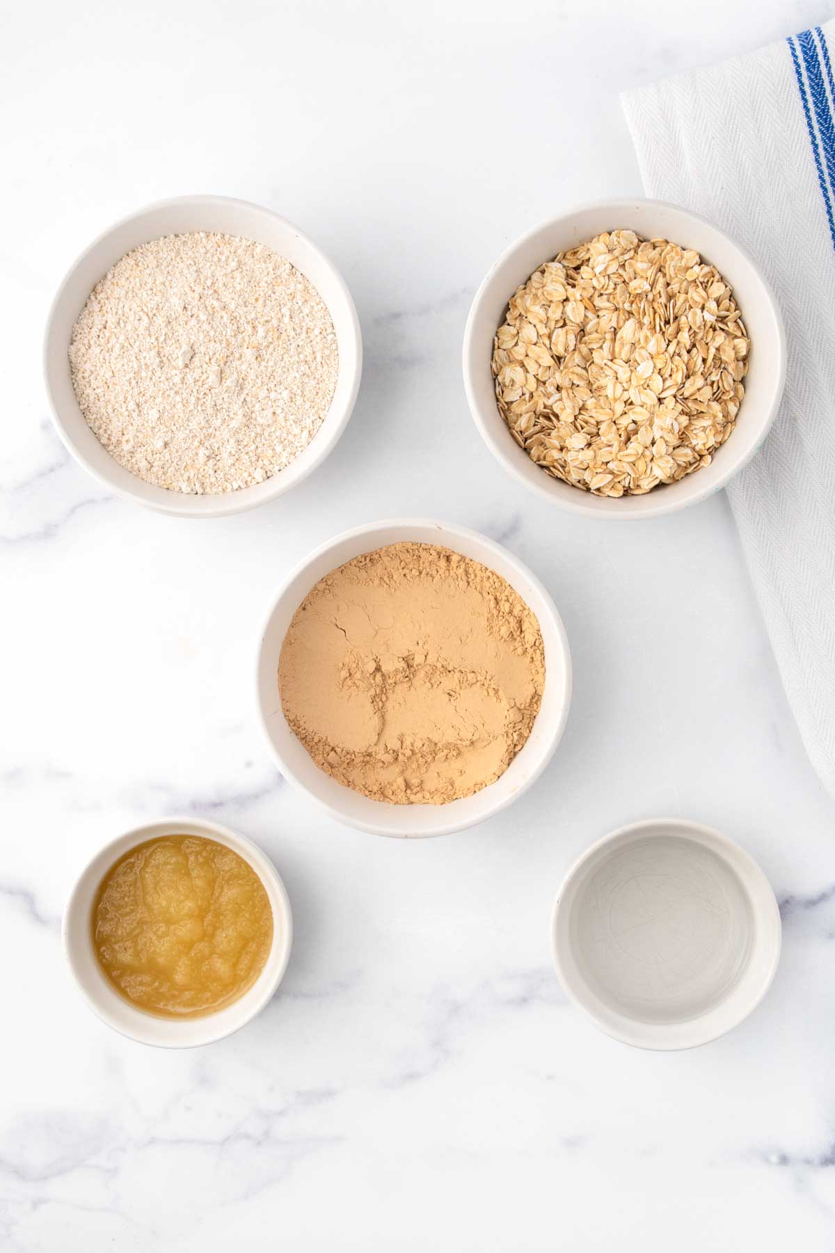Brewer's yeast, old-fashioned oats, oat flour, applesauce, and water.