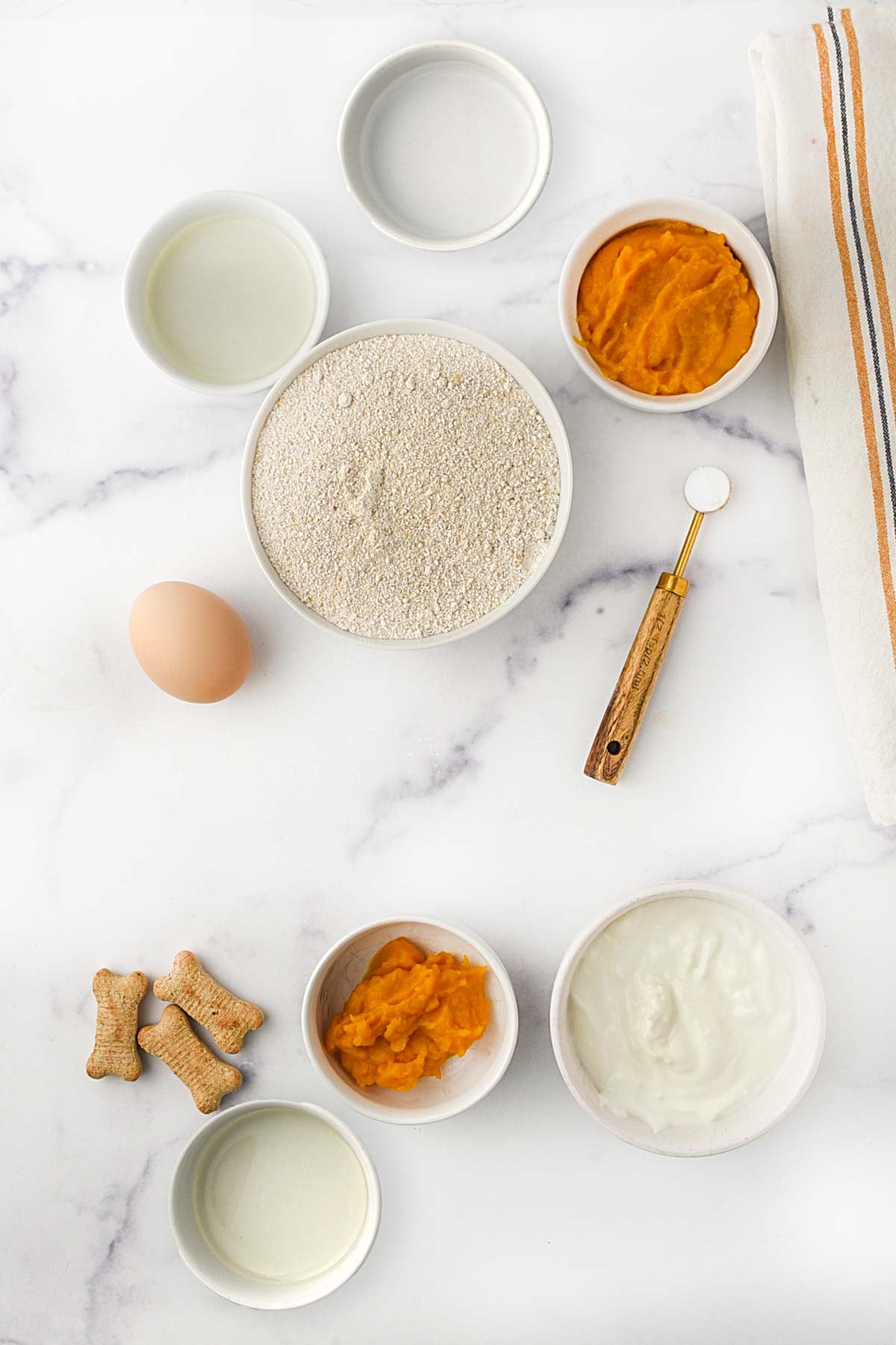 Pumpkin puree, oat flour, baking soda, egg, yogurt, coconut oil, water, and dog treats.