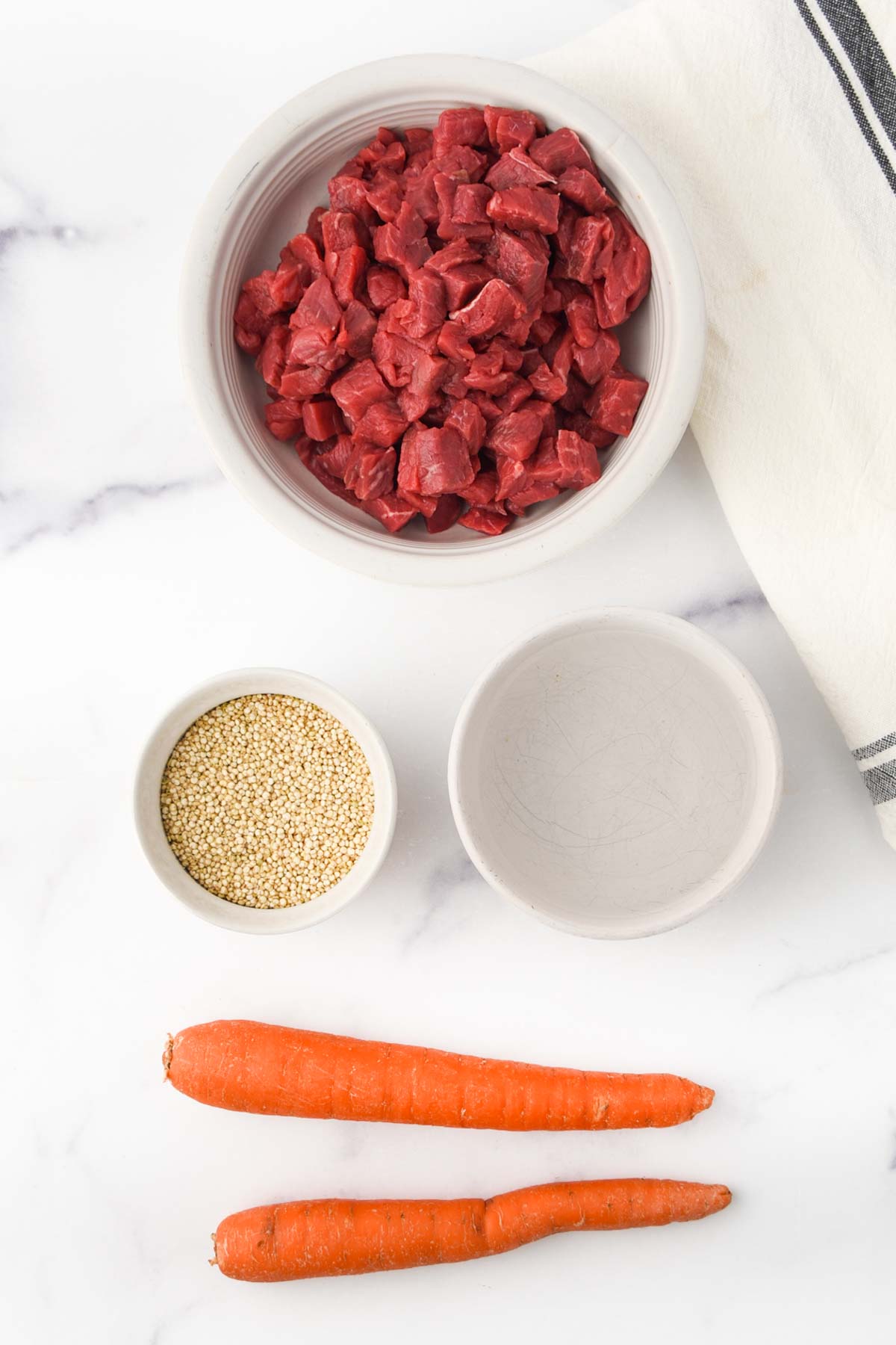 Beef cubes, quinoa, water, and carrots.